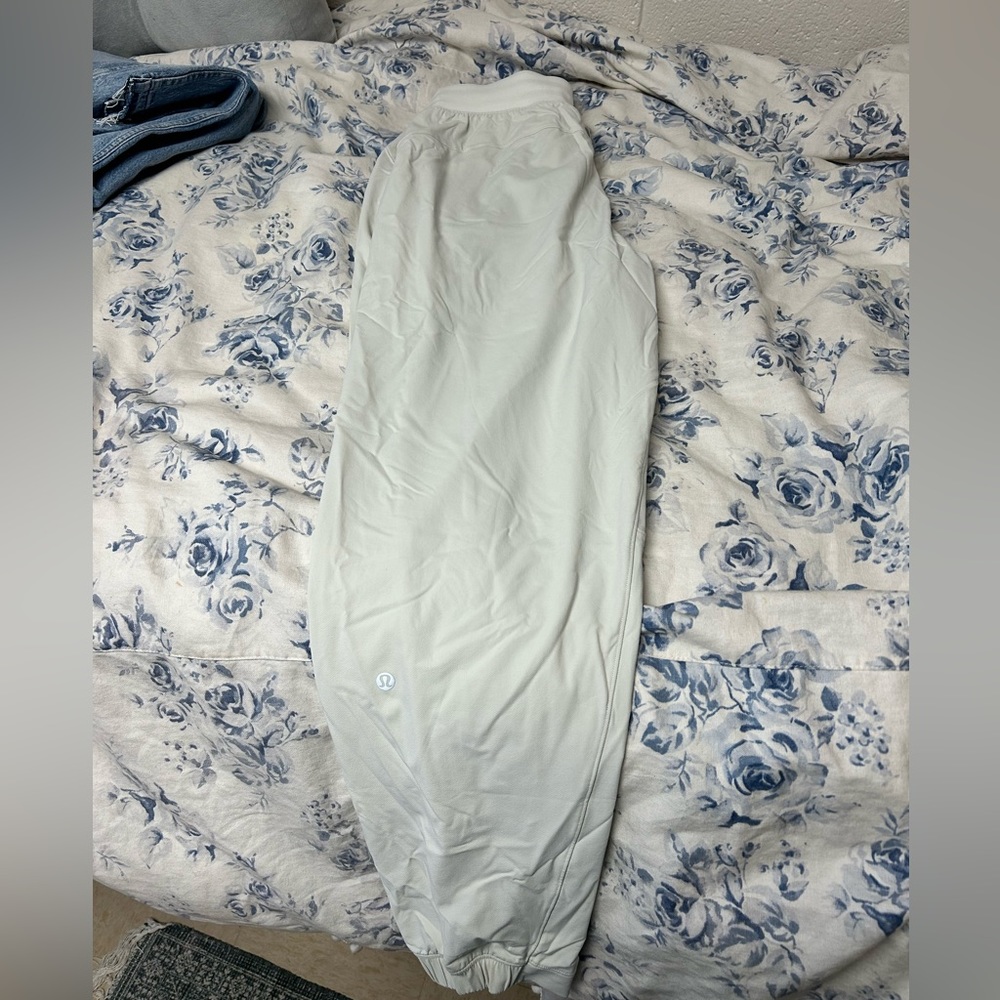 brand new lulu joggers in bone size 8. taking offers!!!